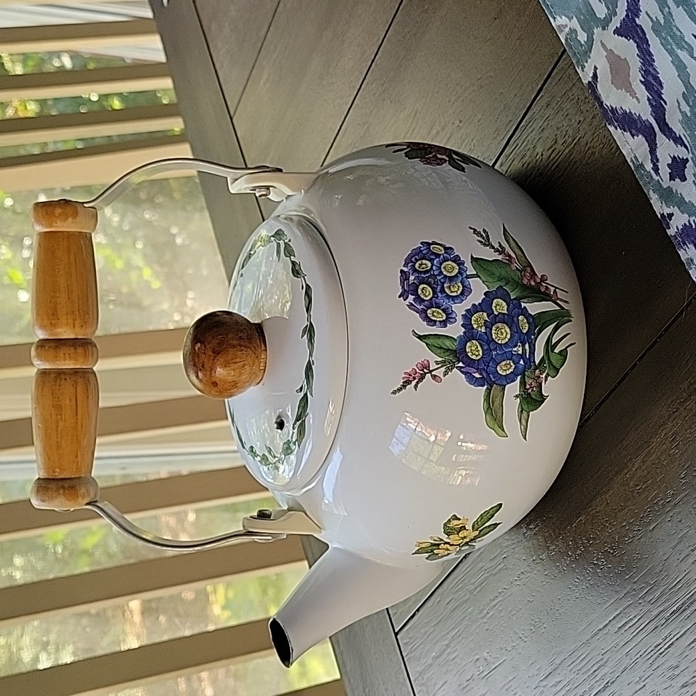 Noritake Gourmet Garden teapot